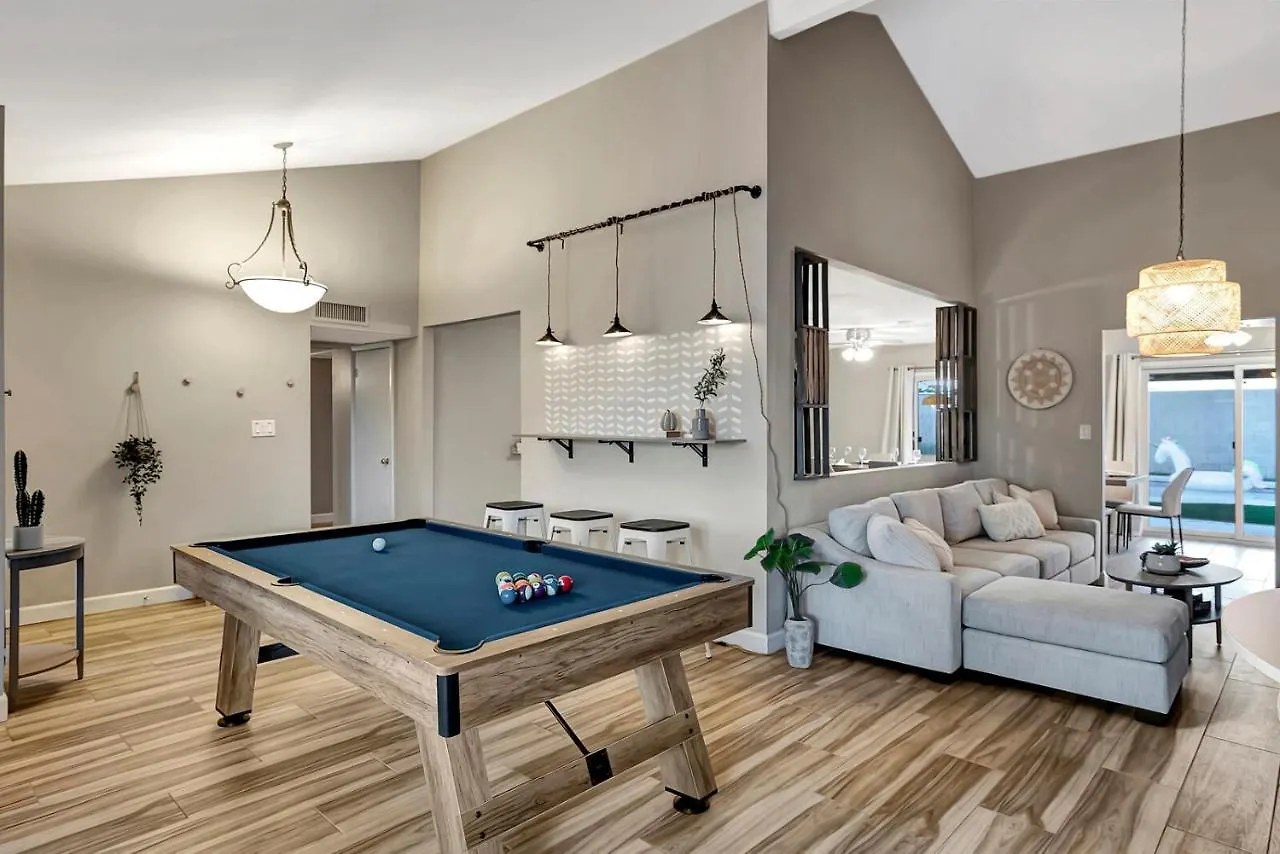 *NEW*Designer Oasis 4BDRM W/Pool/Jacuzzi/PoolTable/Mini Botanical Garden Villa Scottsdale